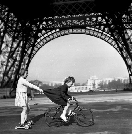 두아노 Le remorqueur du Champs de Mars, Paris (1943년).jpg