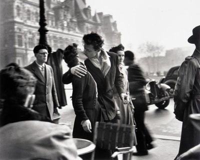 1_시청앞에서의 키스 1950.jpg